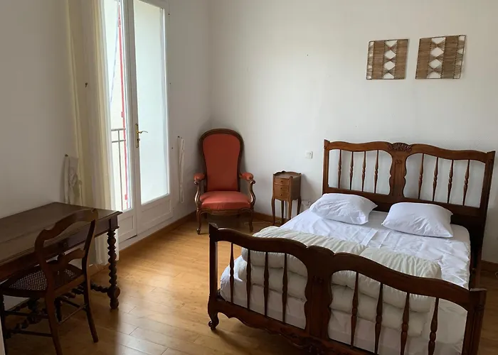 Casa de Férias Maison De Caractère Avec Jacuzzi Entre Et Montagne à De Conflent